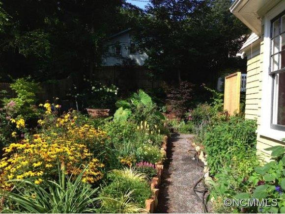 264 MONTFORD AVENUE - Photo 24