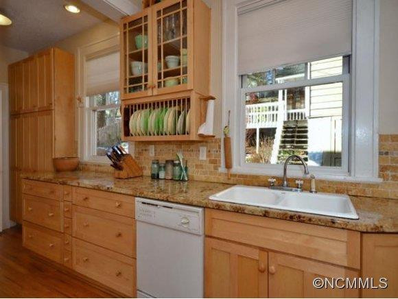 264 MONTFORD AVENUE - Photo 9