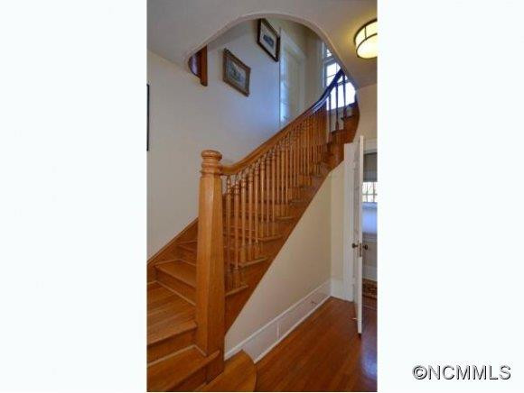 264 MONTFORD AVENUE - Photo 10