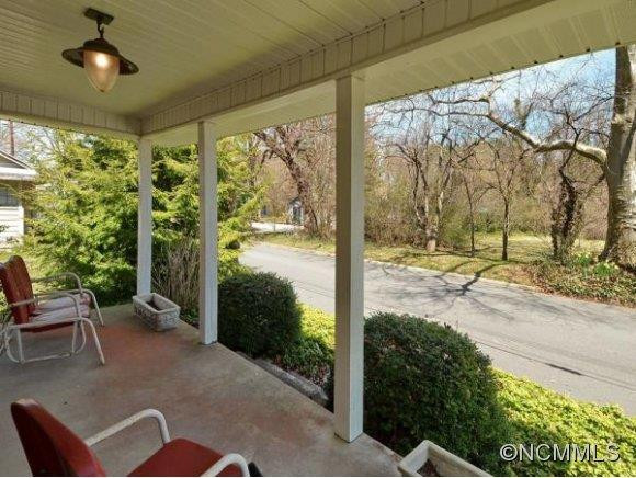 411 SPRING STREET - Photo 2