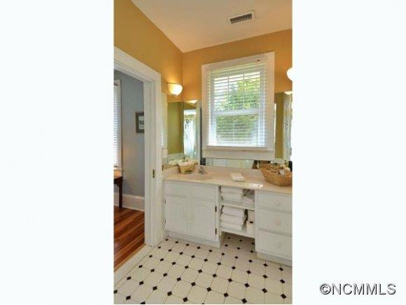 411 SPRING STREET - Photo 9