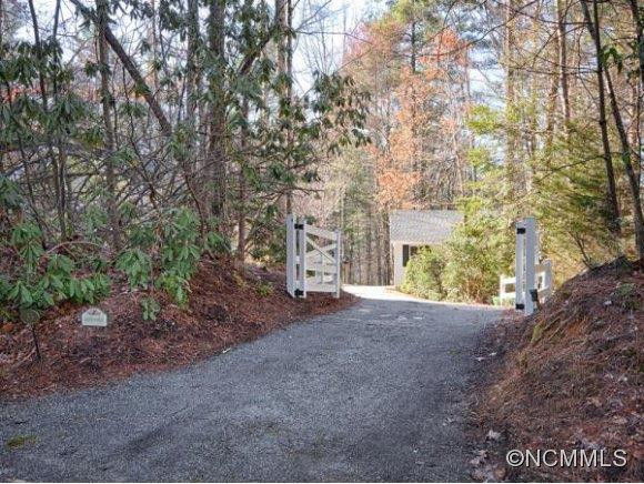33 EXCALIBUR COURT - Photo 2
