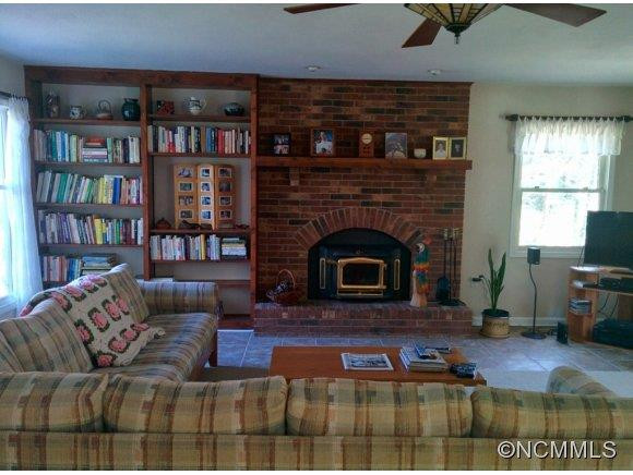 1 Lornelle Place - Photo 3