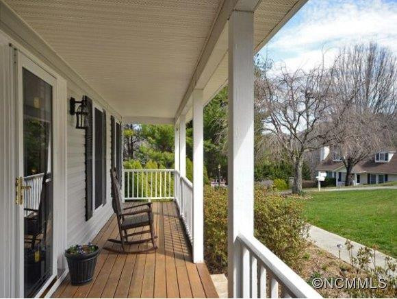 23 SURREY RUN - Photo 2