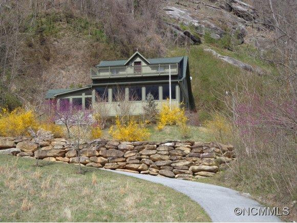 488 MAIN ST - Photo 2
