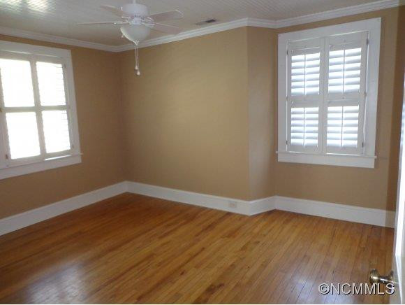 488 MAIN ST - Photo 11