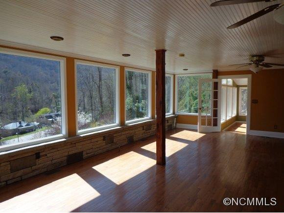 488 MAIN ST - Photo 9