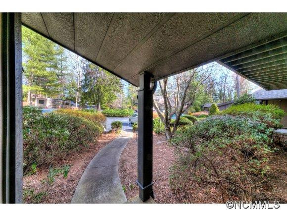 82 Laurelwood Circle, Unit 15 - Photo 2