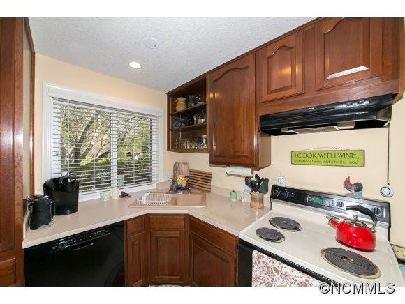 82 Laurelwood Circle, Unit 15 - Photo 11