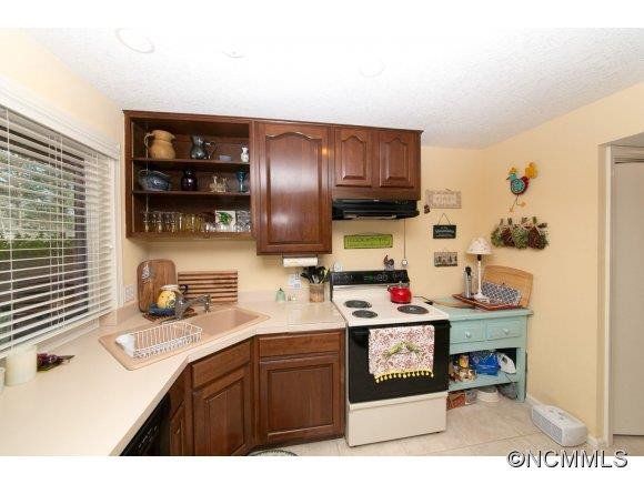 82 Laurelwood Circle, Unit 15 - Photo 12