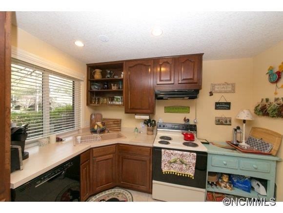 82 Laurelwood Circle, Unit 15 - Photo 13
