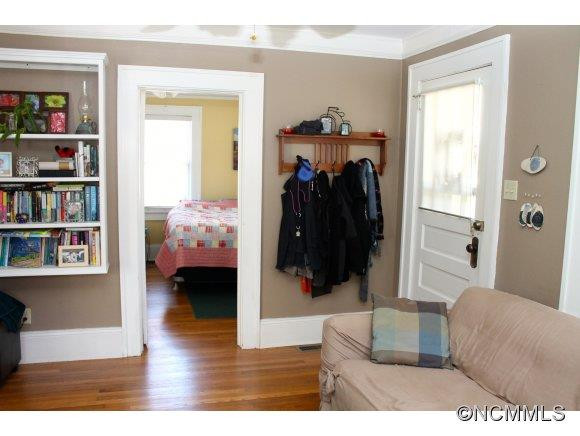 694 Fairview Rd - Photo 4