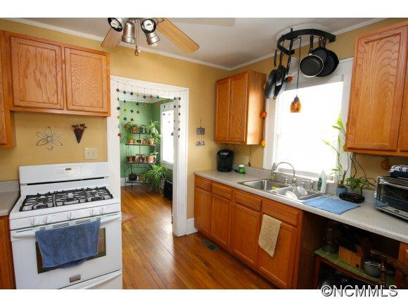 694 Fairview Rd - Photo 8