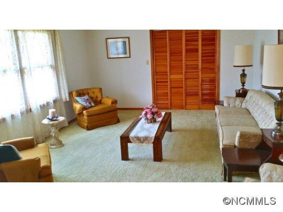 38 Johnson Dr - Photo 3