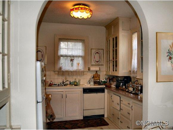 1 Celia Place - Photo 5