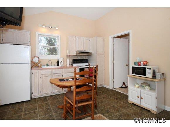 732 Elk Mountain Scenic Highway - Photo 17