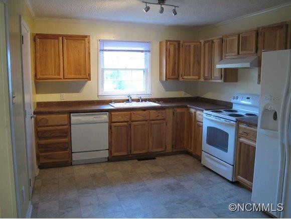 255 Richmond Hill - Photo 5
