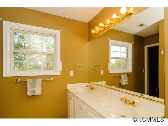 17 Westmont Drive - Photo 11