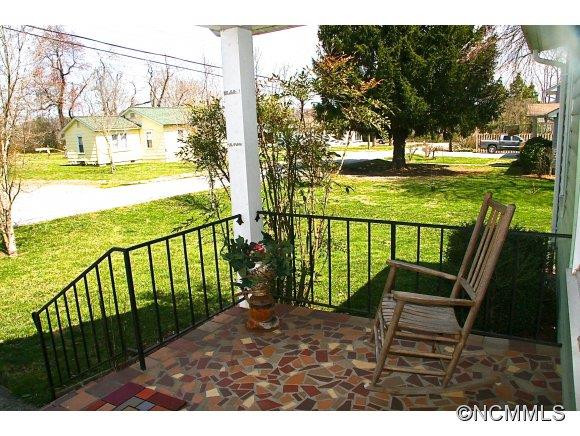 208 Hillside Heights - Photo 2