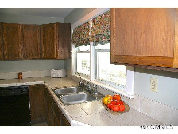 208 Hillside Heights - Photo 11