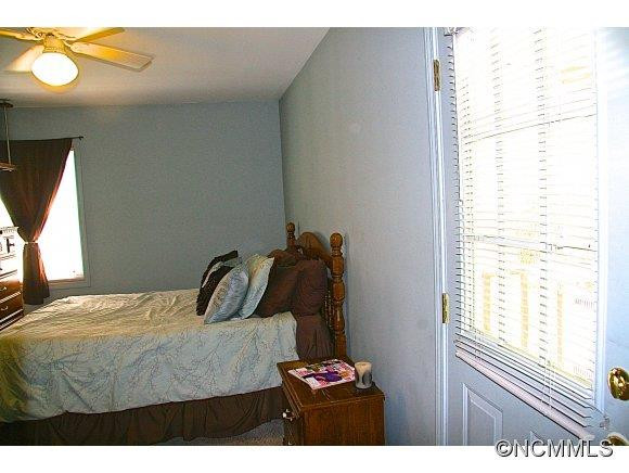 208 Hillside Heights - Photo 16