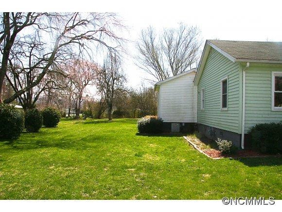 208 Hillside Heights - Photo 3