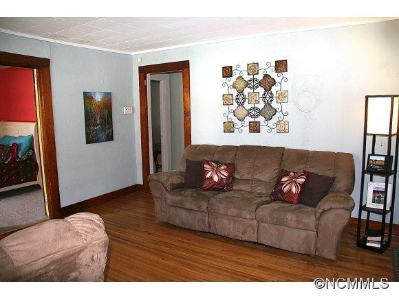 208 Hillside Heights - Photo 4