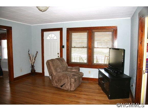 208 Hillside Heights - Photo 5