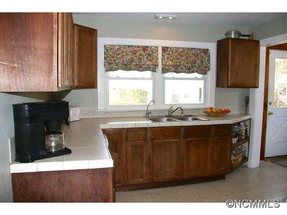 208 Hillside Heights - Photo 9