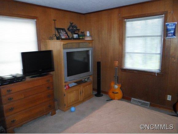 1 Meadowbrooke Circle - Photo 2