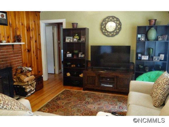 121 Walnut Street - Photo 2