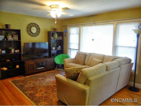 121 Walnut Street - Photo 17