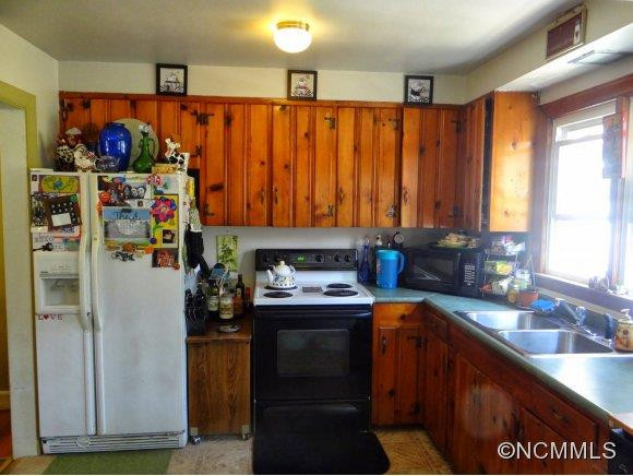 121 Walnut Street - Photo 5