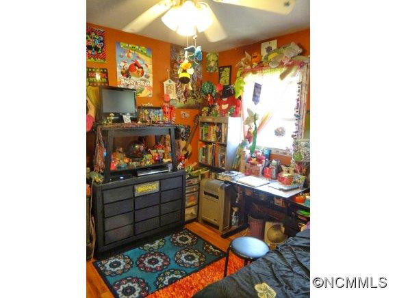 121 Walnut Street - Photo 9