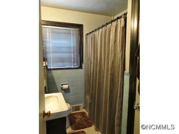 121 Walnut Street - Photo 10