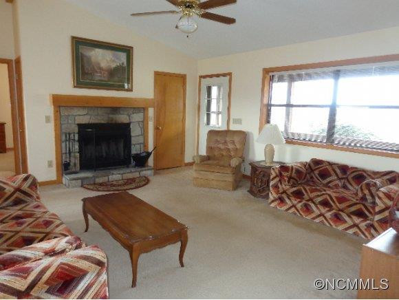 633 Treetop Lane - Photo 3