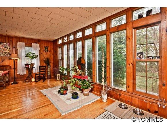 206 Mountain St - Photo 3