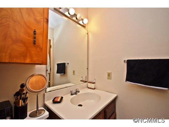 206 Mountain St - Photo 9