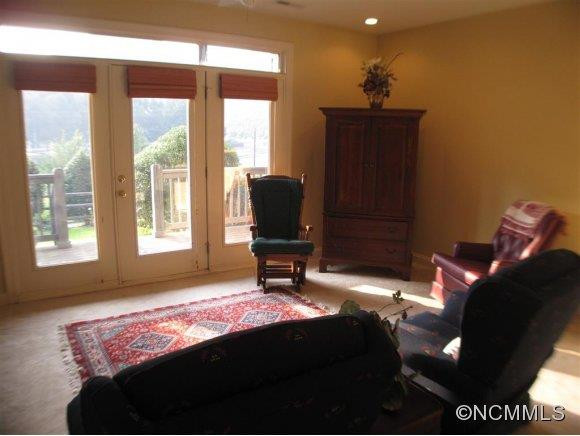 2689 Memorial Hwy #4 - Photo 15