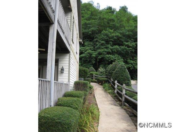 2689 Memorial Hwy #4 - Photo 23