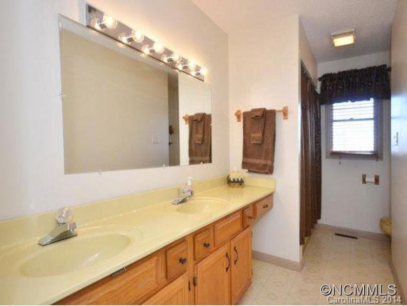 1744 BEAR CREEK RD - Photo 14