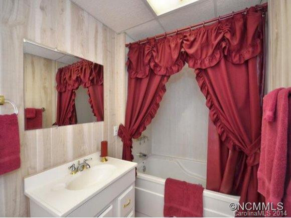 1744 BEAR CREEK RD - Photo 16