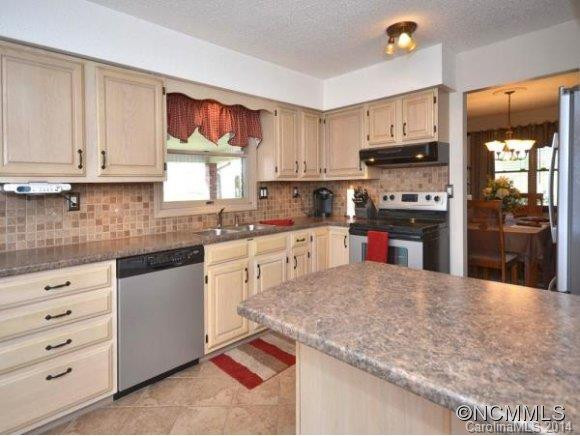 1744 BEAR CREEK RD - Photo 5