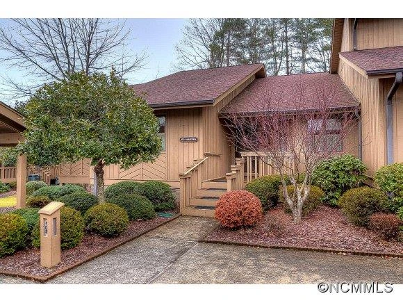 102 White Oak Drive