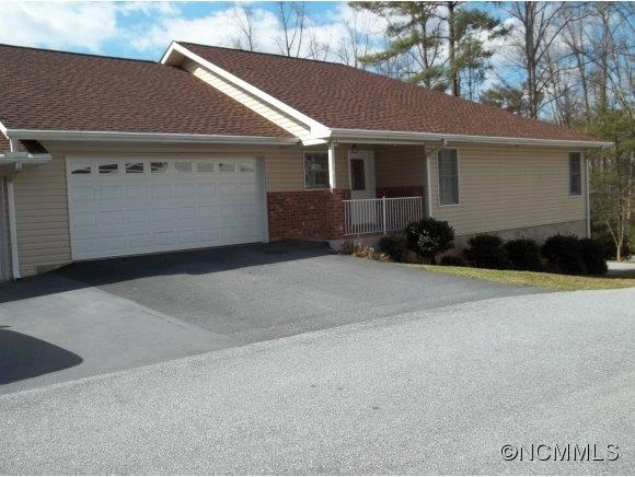54 Ashley Hill Ln
