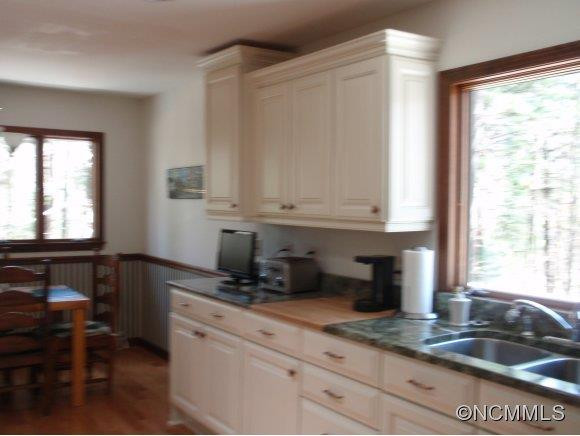 307 Ann Drive - Photo 3