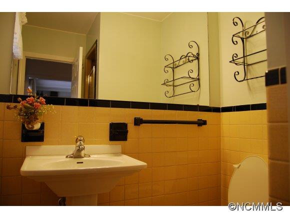 223 South Laurel Circle - Photo 5