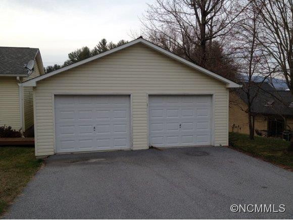 3256 Chimney Rock Road - Photo 3