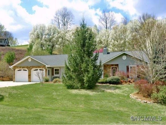 4 NORTH VALLEY DRIVE
