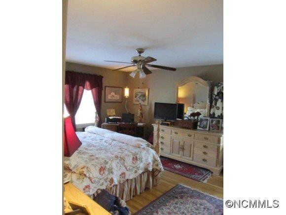 268 Hawthorne Drive - Photo 11